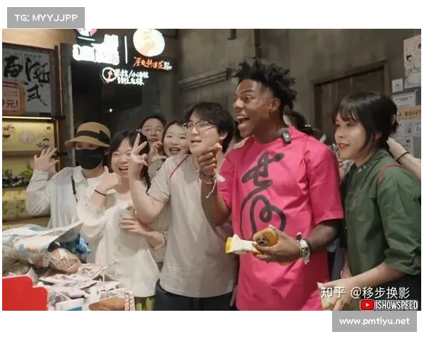 知名主播Speed现身重庆街头与中国版梅罗亲遇并收到果篮热情赠送 知名主播Speed现身重庆街头与中国版梅罗亲遇并收到果篮热情赠送