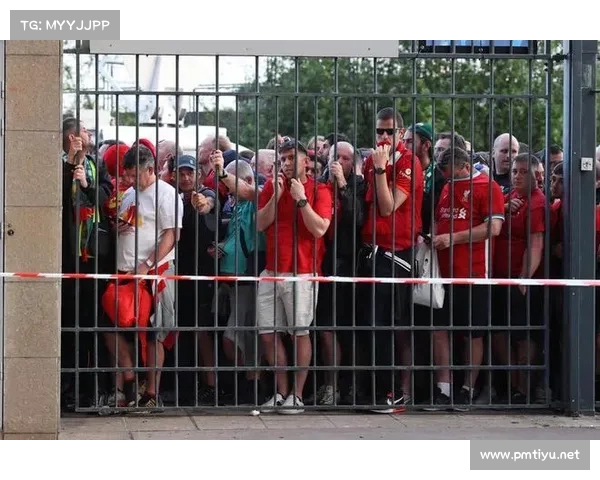 官宣风波叠加球迷骚乱让这场比赛从开场一刻起的命运注定不平凡 官宣风波叠加球迷骚乱让这场比赛从开场一刻起的命运注定不平凡