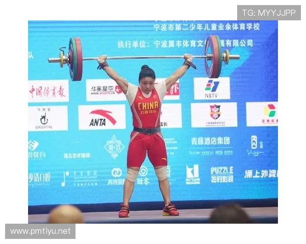 深夜灯下三分如雨苦练不停只为冠军梦想全力以赴