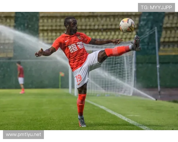 赛程紧张深夜仍坚持苦练画面曝光网友称赞这才是职业态度的真正体现