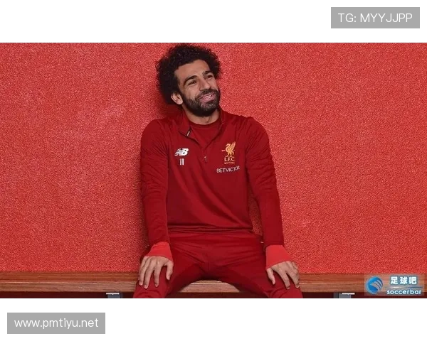 非洲巨星光芒四射塞拉利昂球员赛后蜂拥与萨拉赫温情合影瞬间留念